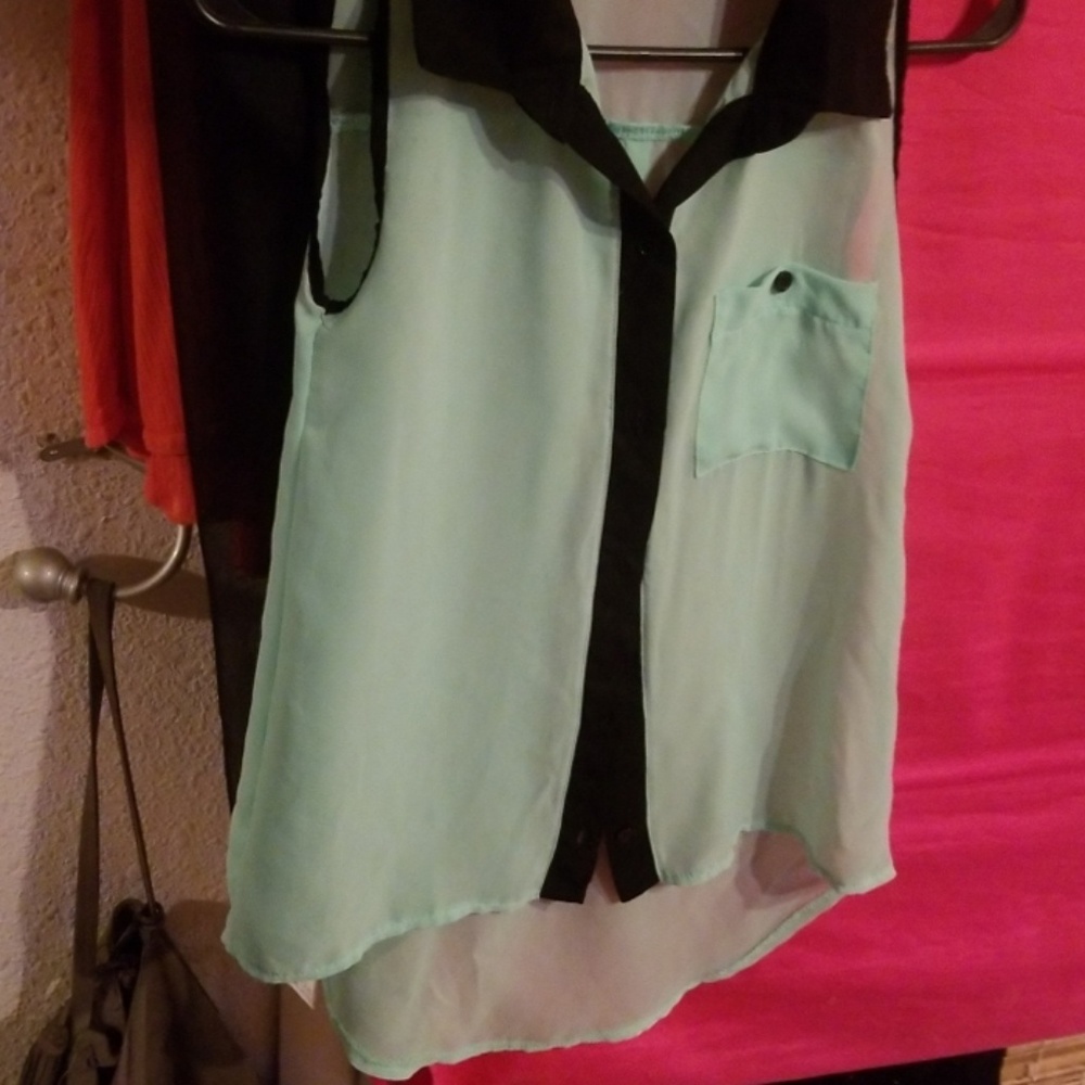 Adorable short sleeved summer top long in the ba
